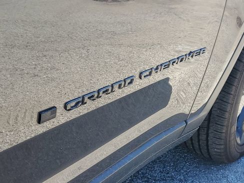 Used 2022 Jeep Grand Cherokee L Laredo AWD/4WD image 6