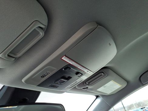 Used 2020 Toyota Camry SE image 17