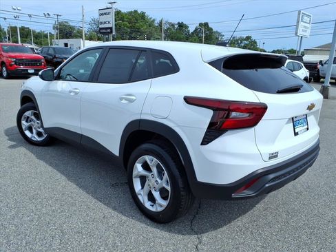 New 2026 Chevrolet Trax LS w/ LS Convenience Package FWD image 5