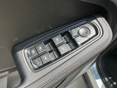 Used 2025 Porsche Macan image 15