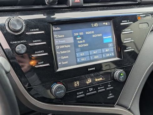 Used 2020 Toyota Camry SE image 14