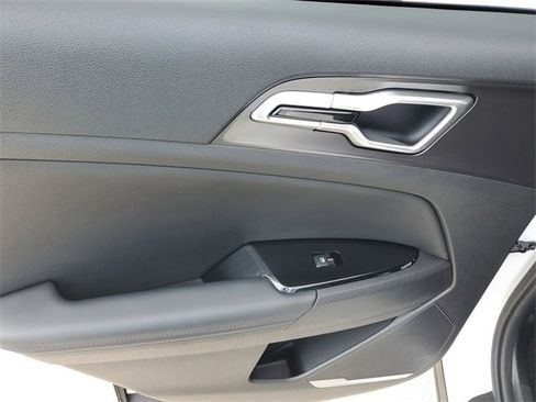 Certified 2023 Kia Sportage EX image 9