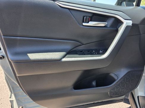 Used 2021 Toyota RAV4 XLE w/ Convenience Package AWD/4WD image 9
