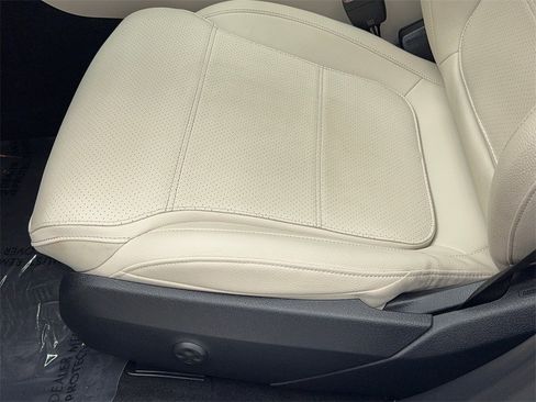 Used 2025 Mercedes-Benz C 300 C 300 NAV,CAM,PANO,HTD STS,BLI image 40