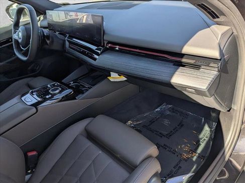Certified 2025 BMW 530i image 23