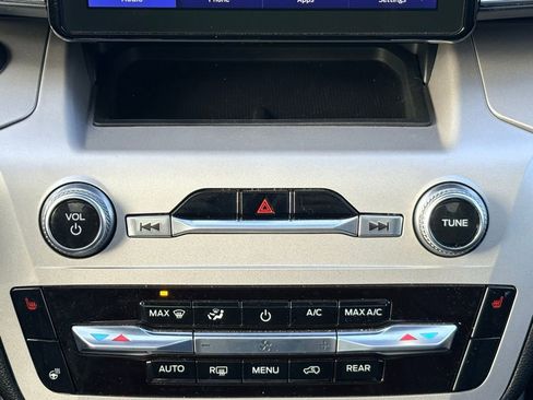 Used 2024 Ford Explorer XLT w/ Equipment Group 202A image 18