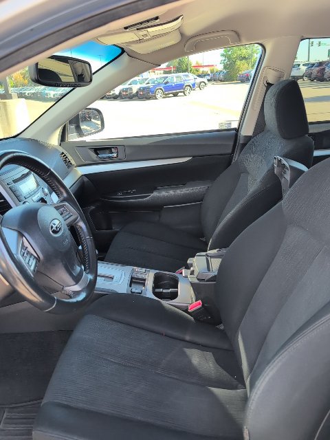 Used 2013 Subaru Outback 2.5i Premium AWD/4WD image 2