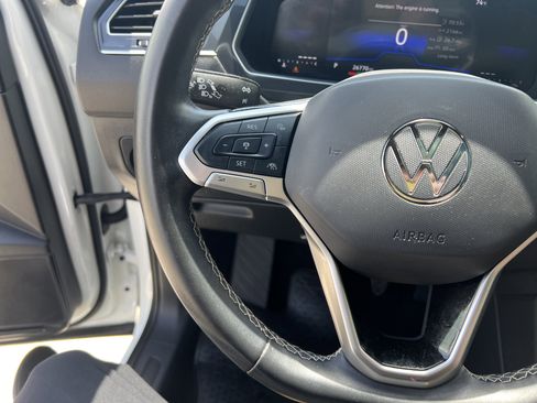 Used 2024 Volkswagen Tiguan SE image 17