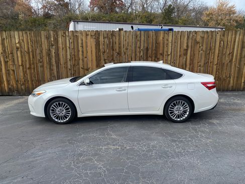 Used 2017 Toyota Avalon Limited image 6