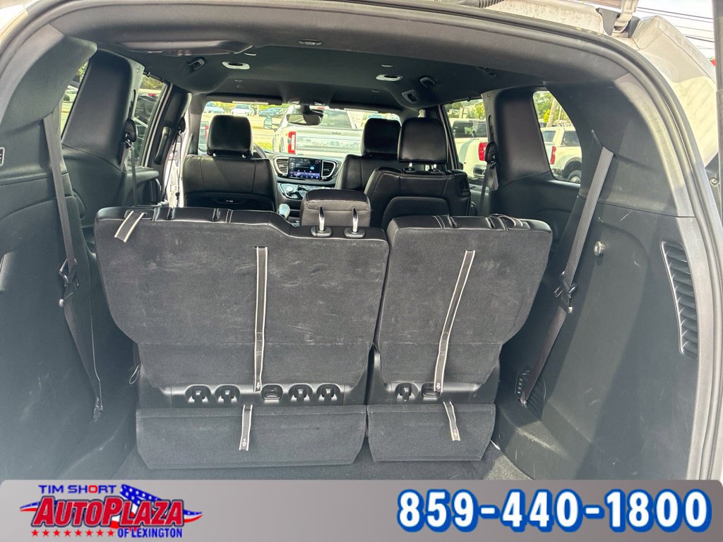 Used 2025 Chrysler Pacifica Select FWD image 18