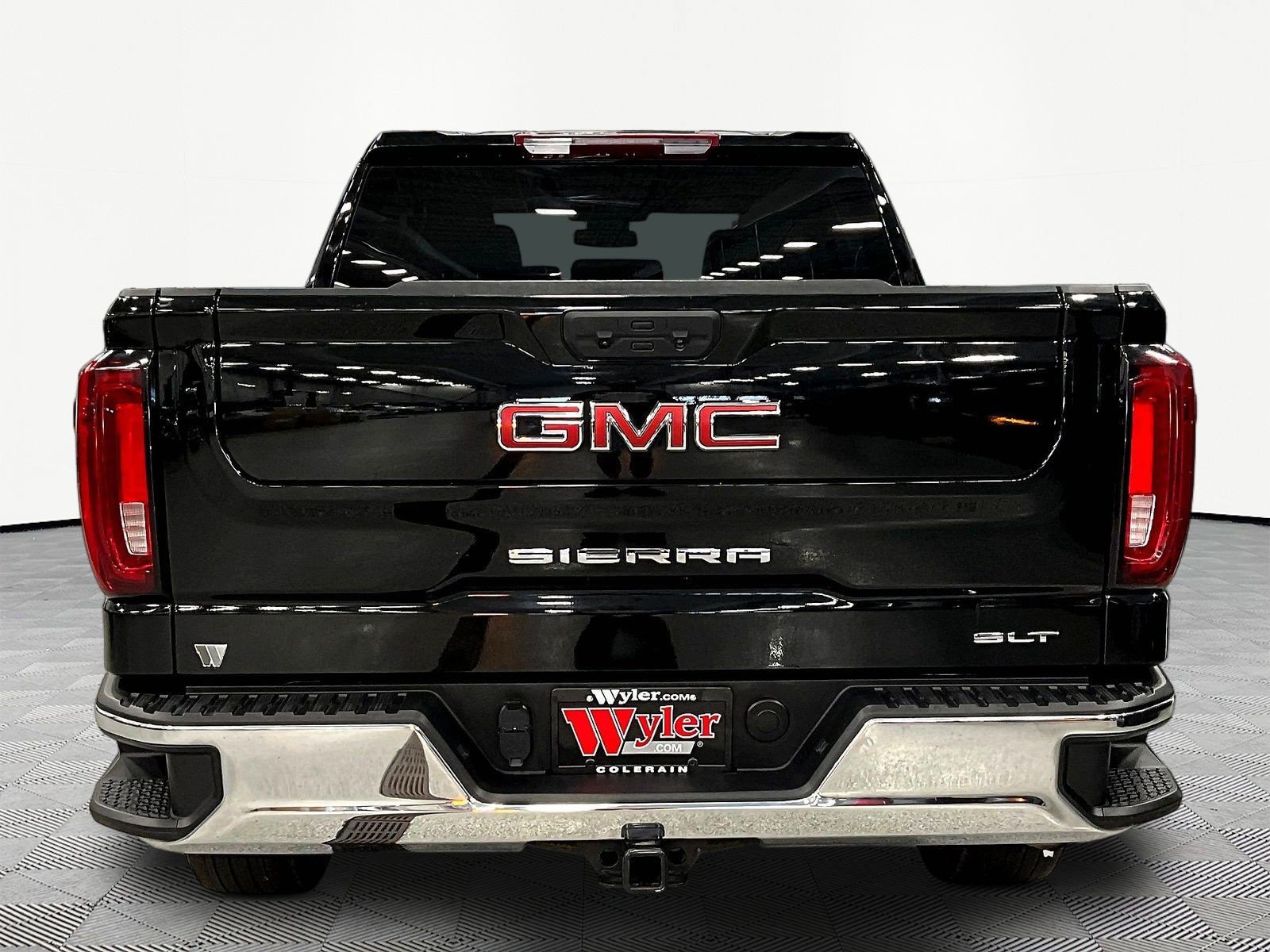 Used 2025 GMC Sierra 1500 SLT AWD/4WD image 5