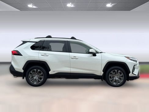 Used 2022 Toyota RAV4 XLE Premium AWD/4WD image 8