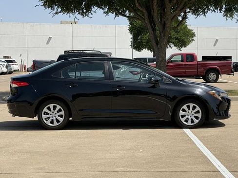 Used 2023 Toyota Corolla LE FWD image 3