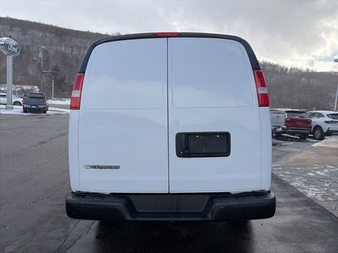 Used 2018 Chevrolet Express 2500 image 6