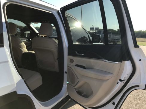 New 2025 Jeep Grand Cherokee Limited 4xe AWD/4WD image 15