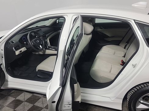 Certified 2018 Honda Accord LX image 16