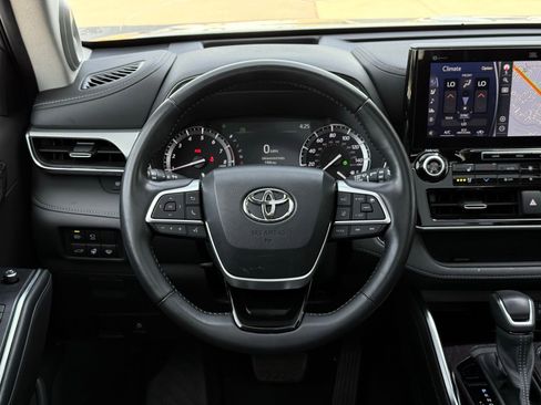 Used 2022 Toyota Highlander Platinum AWD/4WD image 37