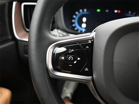 Used 2023 Volvo XC60 B5 Ultimate w/ Protection Package Premier image 26