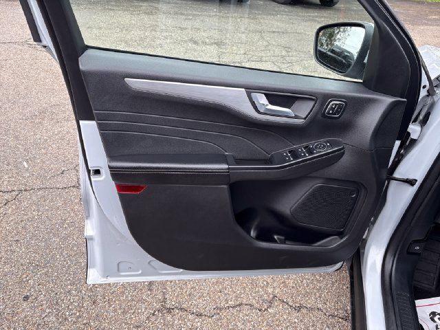 Used 2025 Ford Escape Platinum AWD/4WD image 7