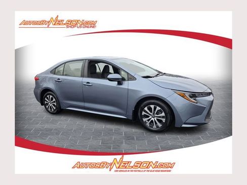 Used 2022 Toyota Corolla LE image 1