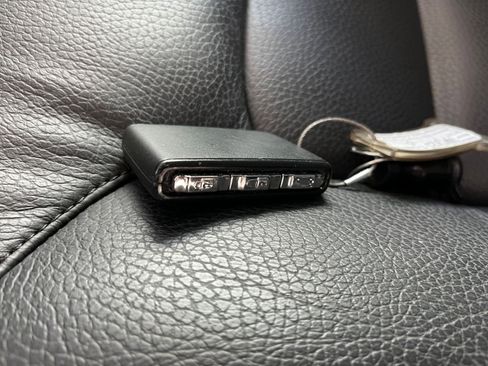 Used 2025 Volvo V60 B5 Cross Country Plus image 22