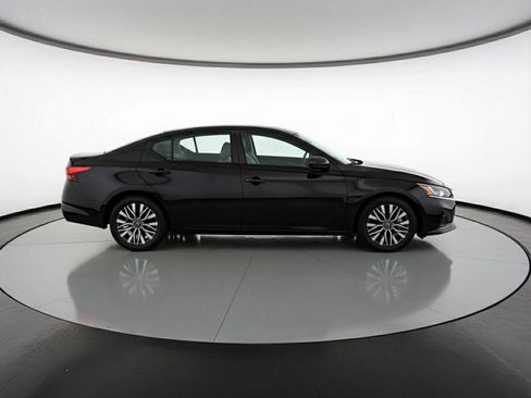 Used 2025 Nissan Altima 2.5 SV FWD image 11