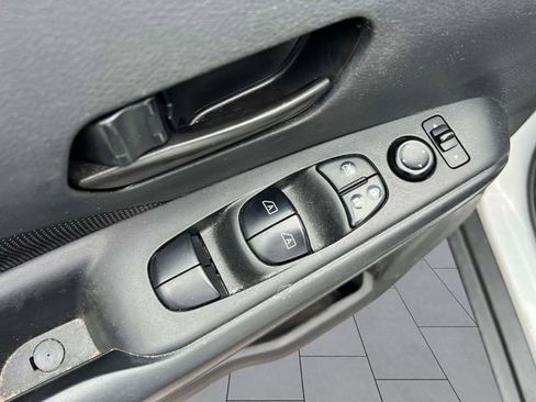 Used 2022 Nissan Kicks S FWD image 17