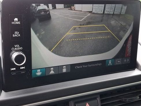 Used 2025 Honda Pilot Touring image 16