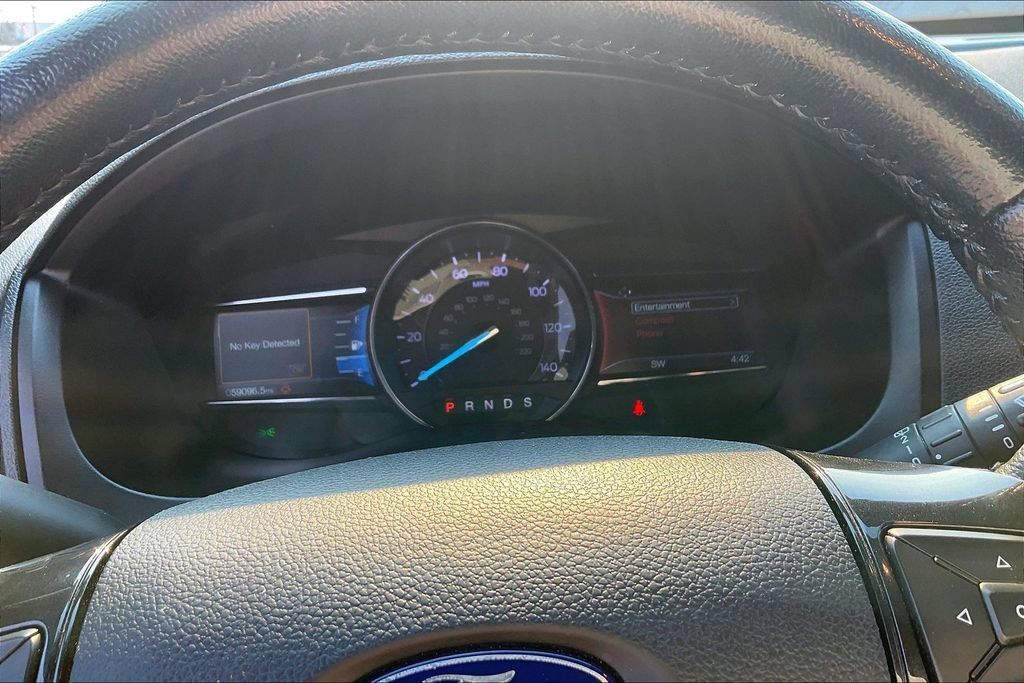 Used 2018 Ford Explorer XLT w/ Equipment Group 201A FWD image 19