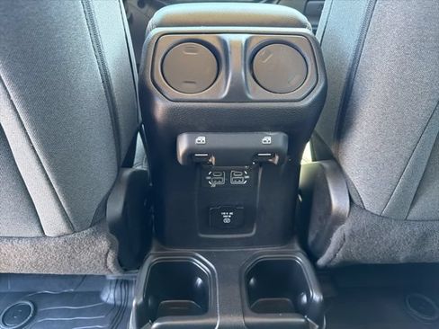 Used 2024 Jeep Wrangler Unlimited Sahara AWD/4WD image 15