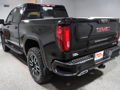 Used 2024 GMC Sierra 1500 AT4 w/ Technology Package AWD/4WD image 10