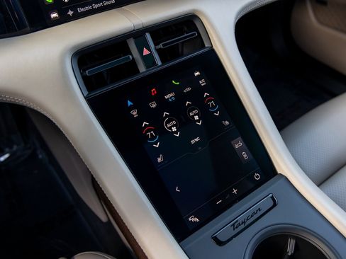 Certified 2023 Porsche Taycan GTS image 33