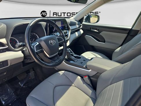 Used 2023 Toyota Highlander XLE FWD image 40