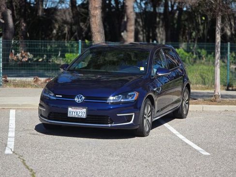 Used 2017 Volkswagen e-Golf SEL Premium image 16