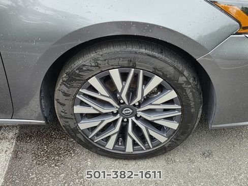 Used 2025 Nissan Altima 2.5 SV FWD image 17