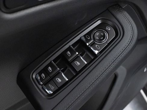 Certified 2026 Porsche Macan AWD/4WD image 25