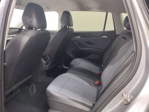 Used 2025 Volkswagen Tiguan SE FWD image 22