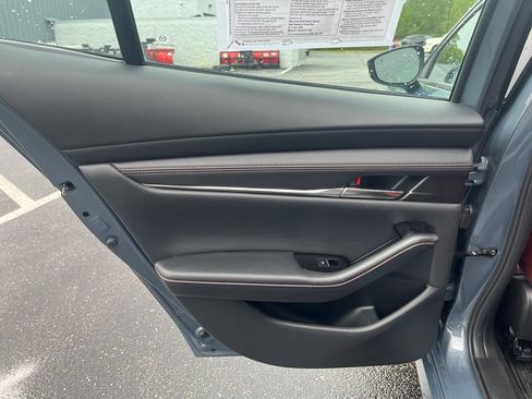 Used 2023 MAZDA MAZDA3 s FWD image 23