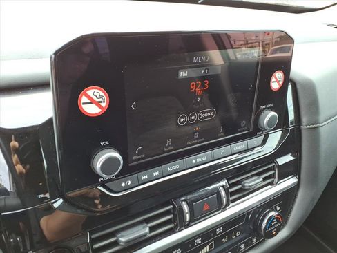 Used 2025 Nissan Pathfinder SV image 12