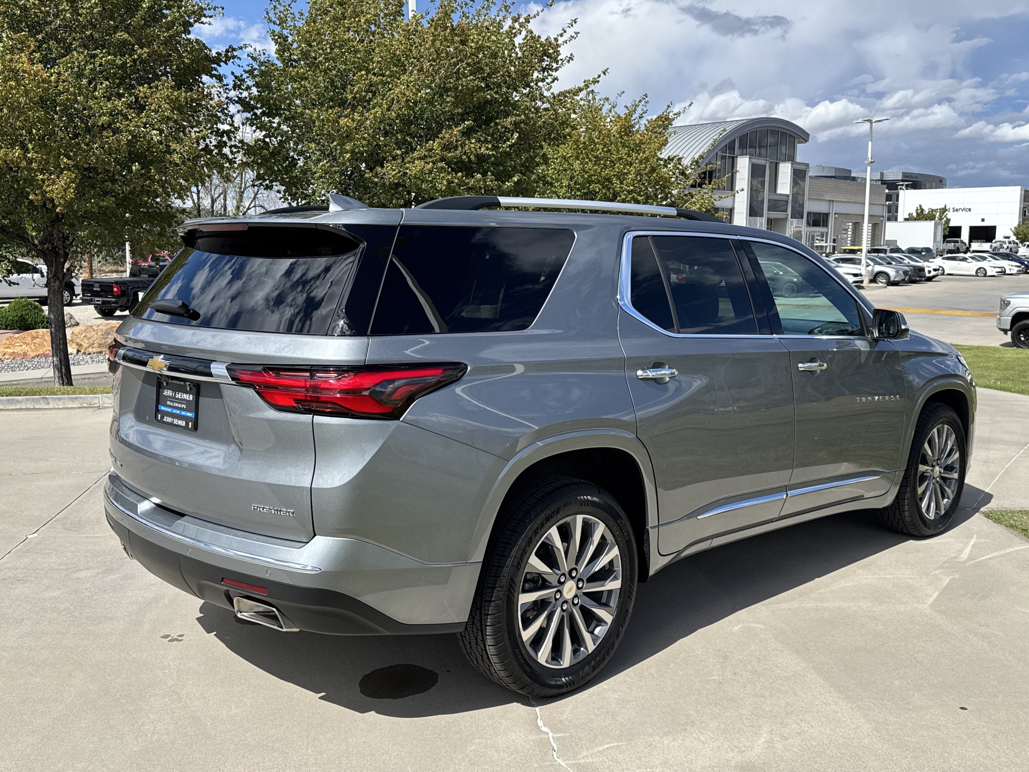 Used 2023 Chevrolet Traverse Premier AWD/4WD image 5