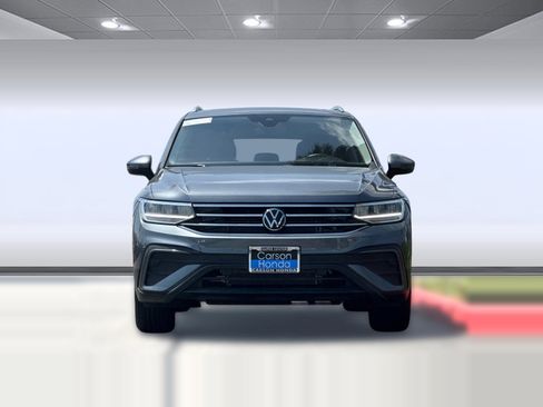 Used 2024 Volkswagen Tiguan SE w/ Panoramic Sunroof Package FWD image 6