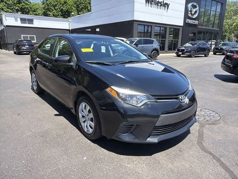 Used 2016 Toyota Corolla LE FWD image 2