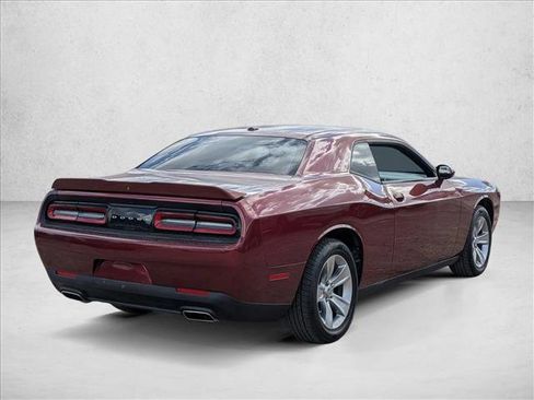 Used 2022 Dodge Challenger SXT image 5