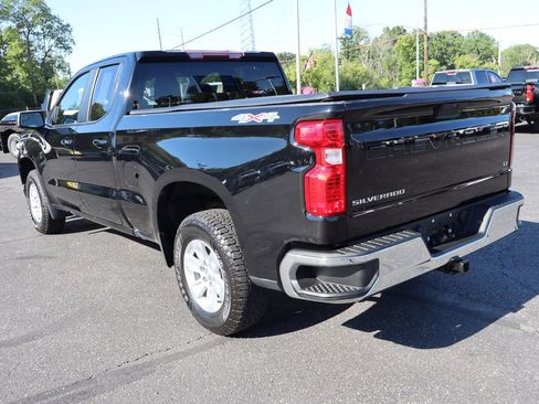 Used 2021 Chevrolet Silverado 1500 LT AWD/4WD image 3