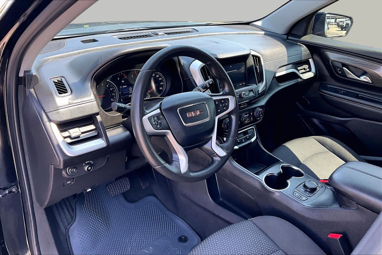 Used 2024 GMC Terrain SLE w/ Driver Convenience Package FWD image 18