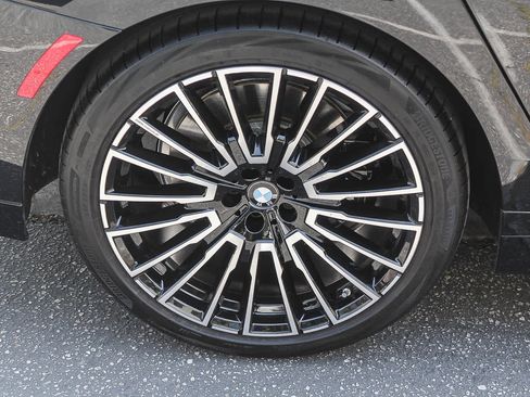 Used 2025 BMW 740i w/ Premium Package RWD image 8