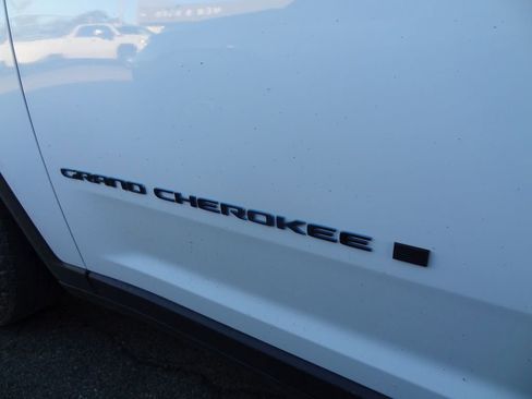 Used 2024 Jeep Grand Cherokee Trailhawk w/ Advanced Protech Group II image 14