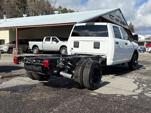 New 2026 RAM 3500 Tradesman AWD/4WD image 4