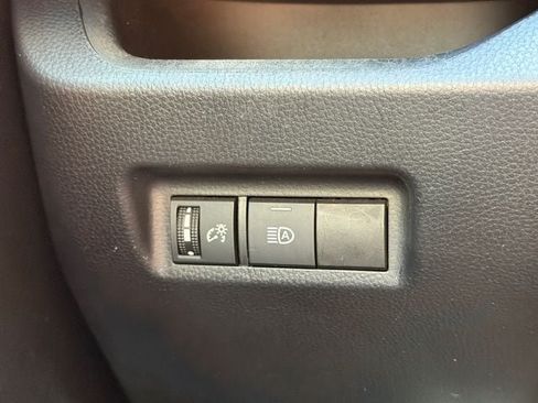 Certified 2021 Toyota RAV4 XLE FWD image 28