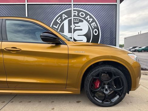 Used 2023 Alfa Romeo Stelvio Veloce AWD/4WD image 3